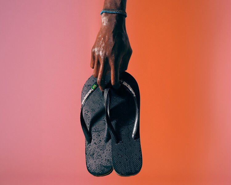 mens havaianas brazil flip flops in black