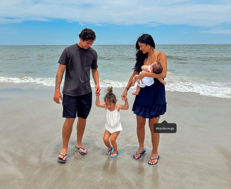 family on the beach wearing havaianas flip flops